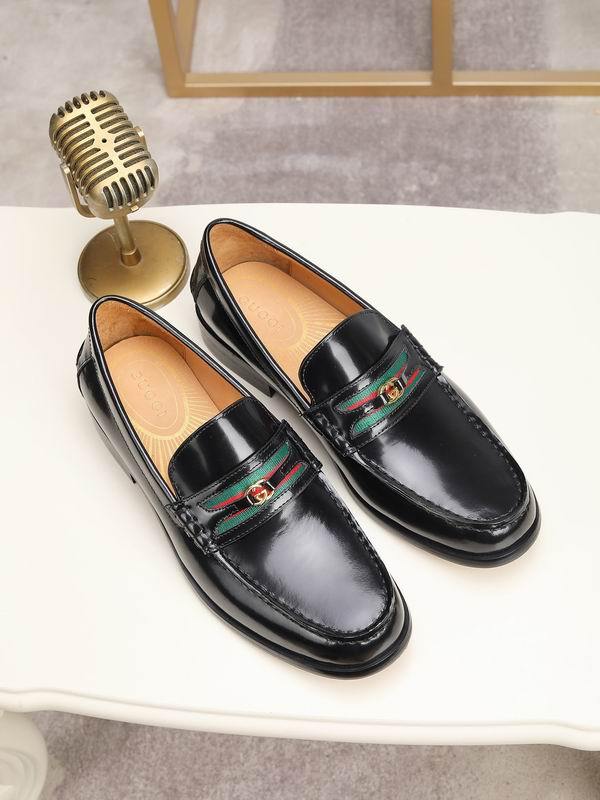 Gucci Men's Shoes 930